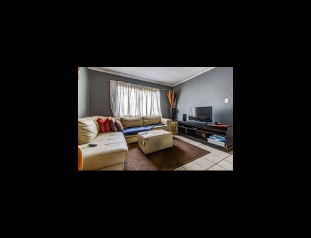 2 BEDROOM APARTMENT FOR SALE IN KEMPTON PARK CENTRAL